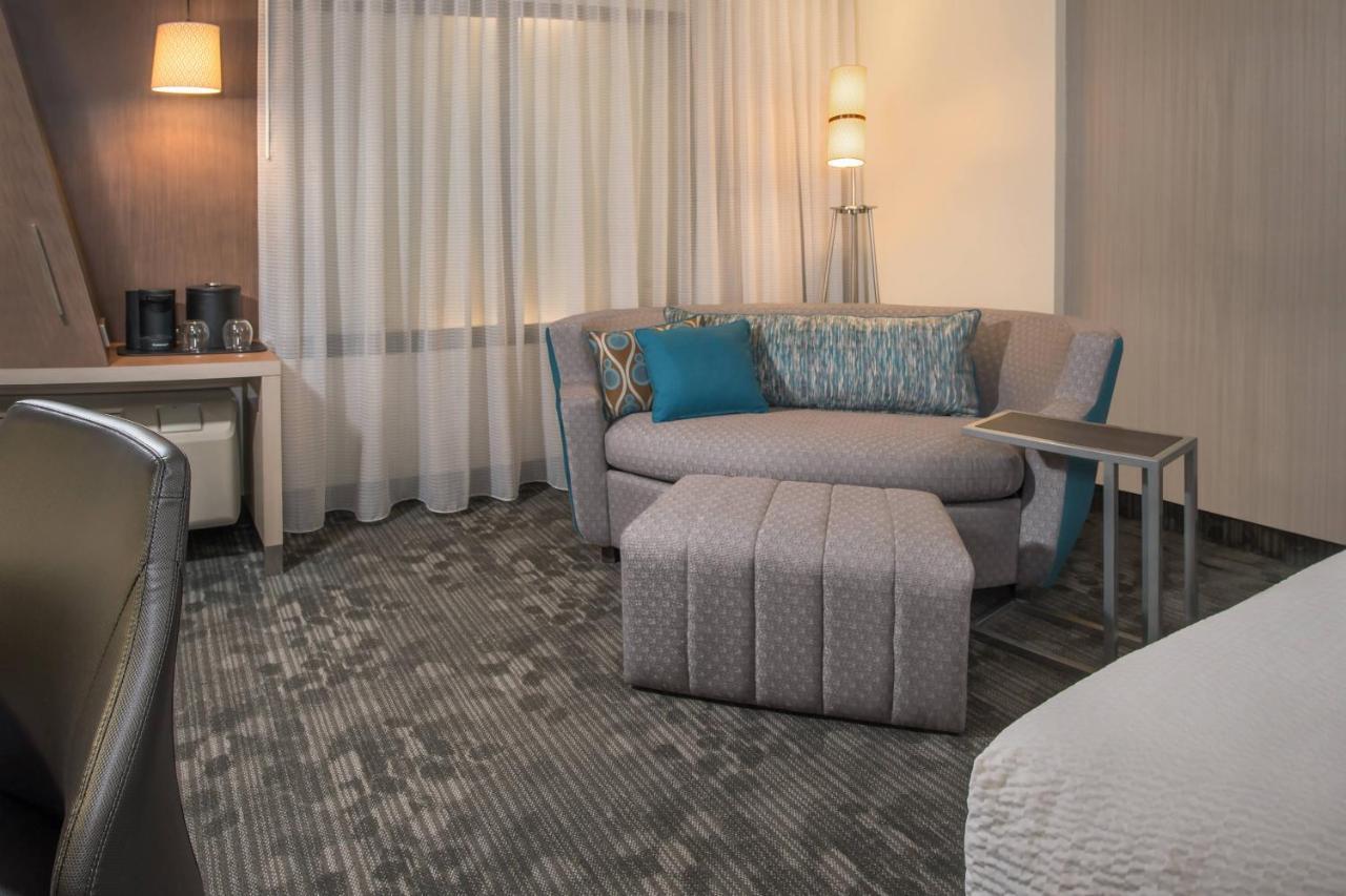 Courtyard By Marriott New York Queens, Jamaica Eksteriør billede