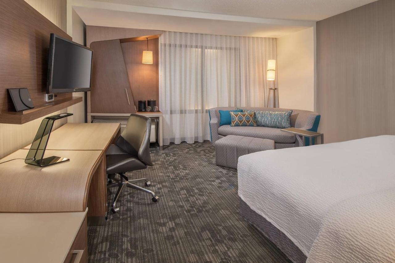 Courtyard By Marriott New York Queens, Jamaica Eksteriør billede